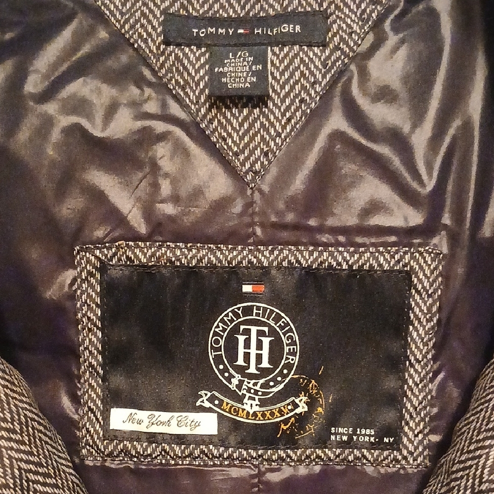 Women's Tommy Hilfiger Puffer Vest With Herringbone Pattern - Picture 2 of 7